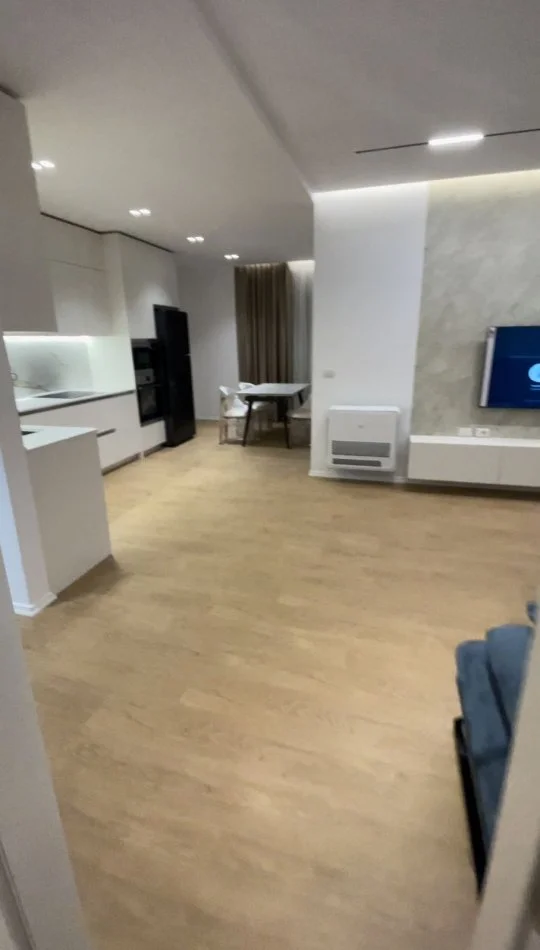 Tirane, jepet me qera apartament 2+1 Kati 1, 98 m² 1.000 € 