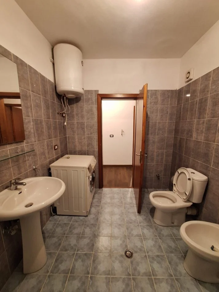 Tirane, shes apartament 2+1+Ballkon Kati 5, 120 m² 159.000 € (Don Bosko)