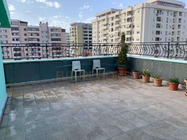 Durres, shitet apartament 4+1 Kati 7, 165.000 Euro (Tregu Vogel, Durres)