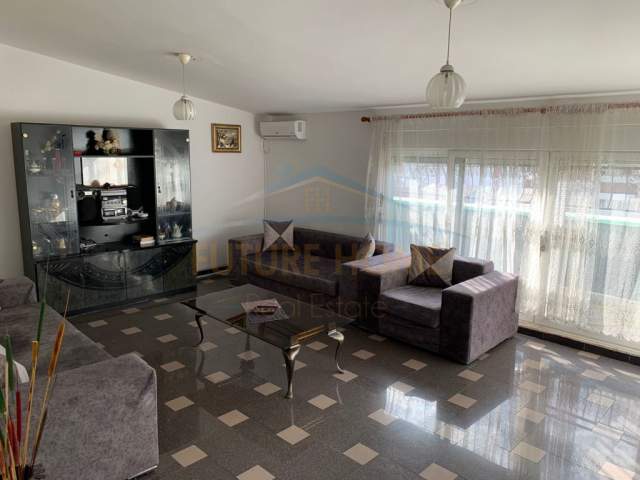 Durres, shitet apartament 4+1 Kati 7, 165.000 Euro (Tregu Vogel, Durres)