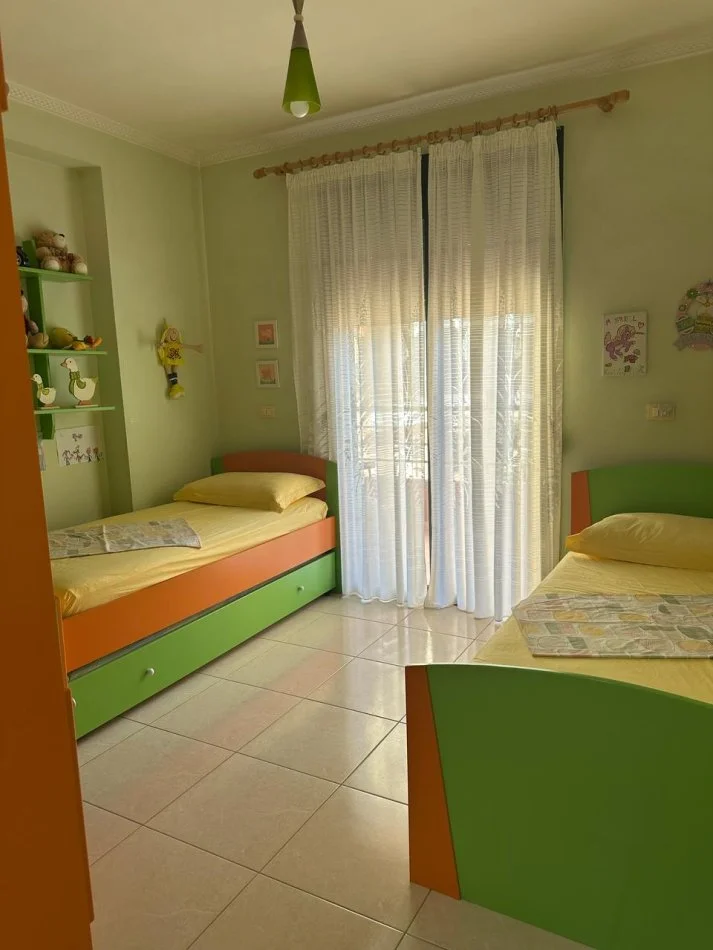 Vlore, jepet me qera apartament 2+1+Ballkon Kati 3, 117 m² 500 € (Perball me kopshtin Binjaket, Kali i Trojes, Vlore) rv46736