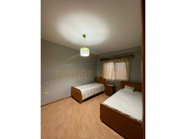 Durres, jepet me qera apartament 2+1 100 m² 400 Euro (Pallati i Sportit, Durres)