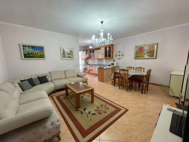 Durres, jepet me qera apartament 2+1 100 m² 400 Euro (Pallati i Sportit, Durres)
