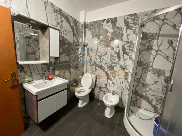 Durres, jepet me qera apartament 2+1 100 m² 400 Euro (Pallati i Sportit, Durres)