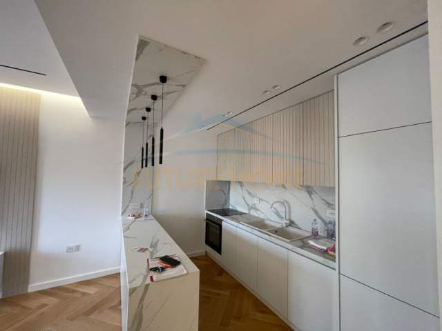 Tirane, jepet me qera apartament 1+1+BLK Kati 4, 70 m² 900 Euro