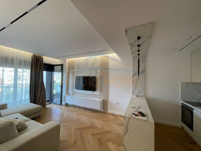 Tirane, jepet me qera apartament 1+1+BLK Kati 4, 70 m² 900 Euro