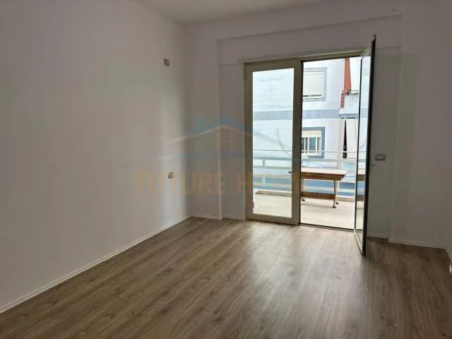 Tirane, shitet apartament 1+1+BLK Kati 4, 120.000 Euro (Liqeni i Thate)
