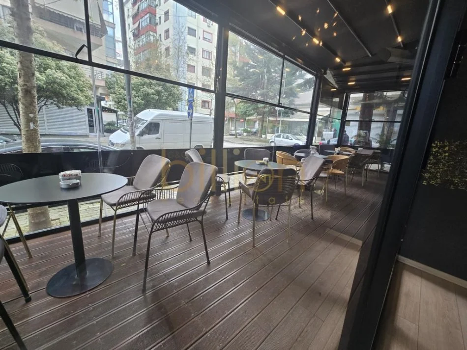 Tirane, shitet ambjent biznesi Kati 0, 73 m² 340.000 € (Yzberisht, Tirana, Albania)