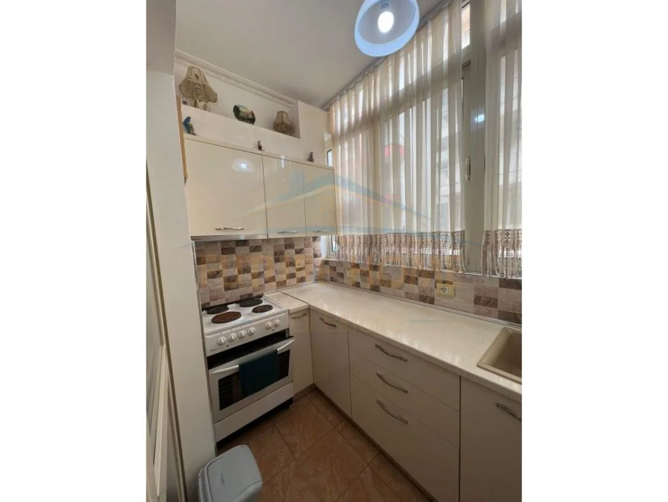 Durres, jepet me qera apartament 1+1 Kati 1, 60 m² 350 € (Plazh, Hekurudha)