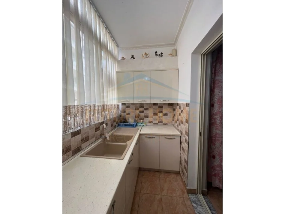 Durres, jepet me qera apartament 1+1 Kati 1, 60 m² 350 € (Plazh, Hekurudha)