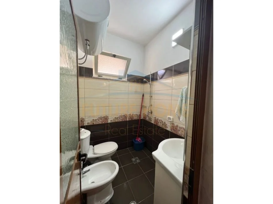 Durres Plazh, jepet me qera apartament 1+1+Ballkon, Kati 1, 60 m2 350 € (Ruga Pavarsia Plazh-Durres)