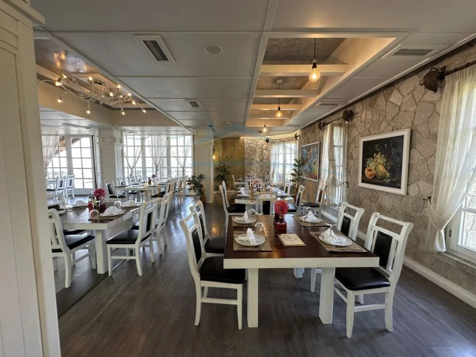 Tirane, shitet Vile 2 Katshe Kati 0, 2.000 m² 3.000.000 € 