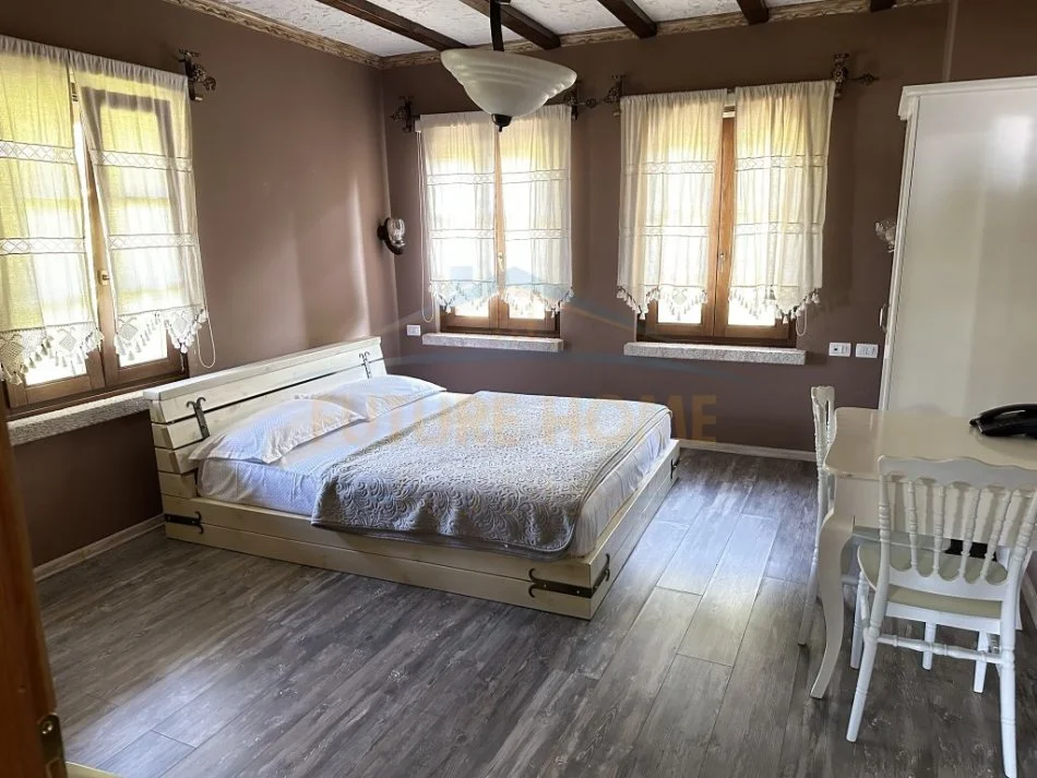 Tirane, shitet Vile 2 Katshe Kati 0, 2.000 m² 3.000.000 € 