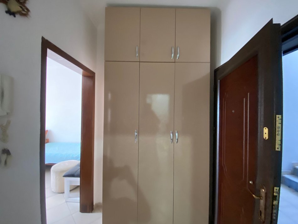 Tirane, jepet me qera apartament 1+1+Ballkon Kati 6, 65 m² 300 € (AUTOSTRADA)