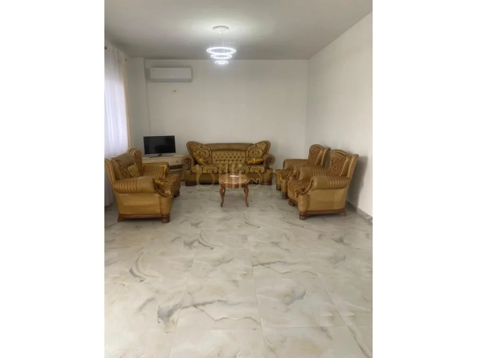 Tirane, jepet me qera apartament 3+1 Kati 2, 160 m² 550 € (Rr Paro Kita, Tirana, Albania)