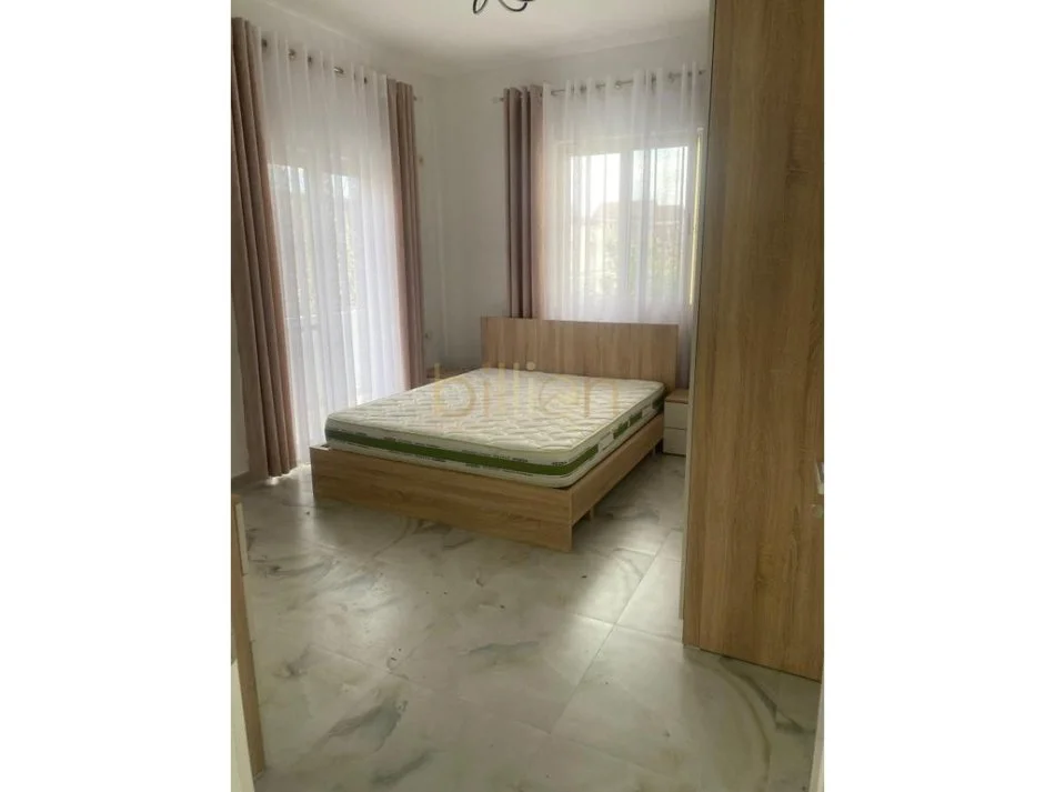 Tirane, jepet me qera apartament 3+1 Kati 2, 160 m² 550 € (Rr Paro Kita, Tirana, Albania)