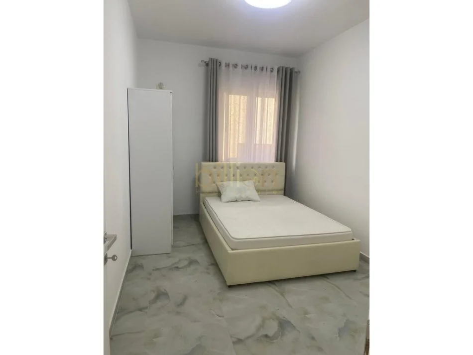 Tirane, jepet me qera apartament 3+1 Kati 2, 160 m² 550 € (Rr Paro Kita, Tirana, Albania)