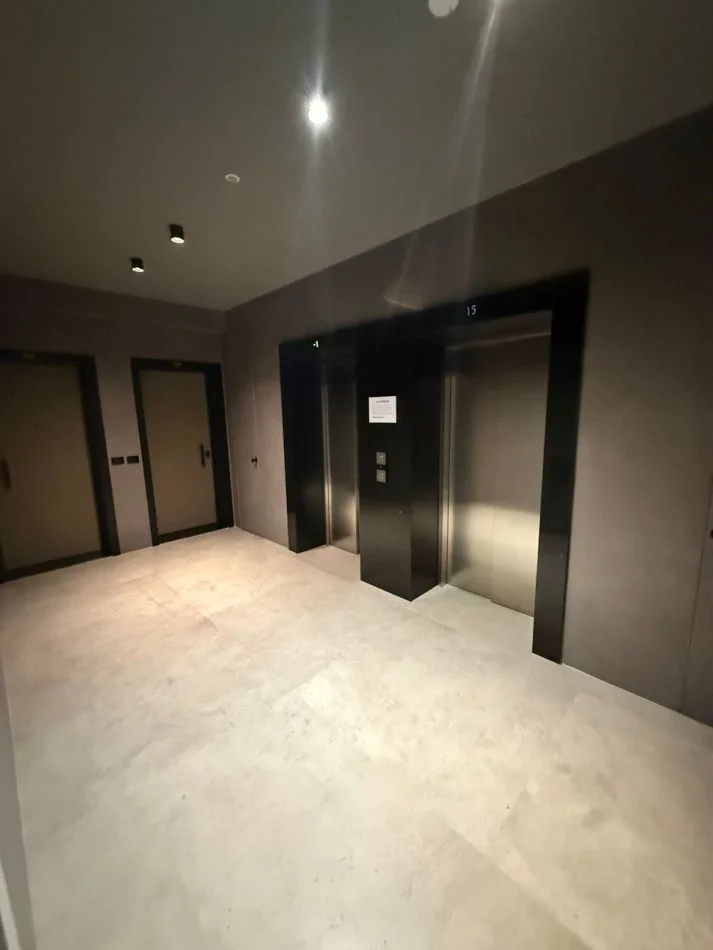 Tirane, jepet me qera zyre Kati 4, 113 m² 1.300 € (Garden Building)