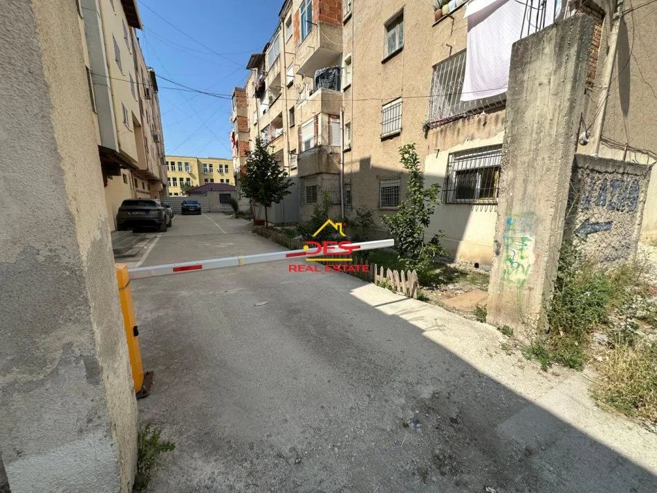 Vlore, jepet me qera apartament 2+1+Ballkon Kati 3, 100 m² 500 € (Rruga Gjergj Kastrioti)