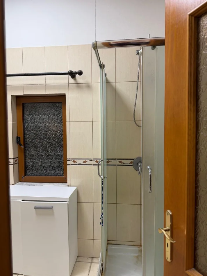 Tirane, jepet me qera apartament 1+1 Ballkon Kati 3 me parkim 380 €