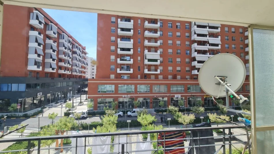 Tirane, jepet me qera apartament 2+1+Ballkon Kati 2, 100 m² 700 € (Kompleksi Delijorgji)