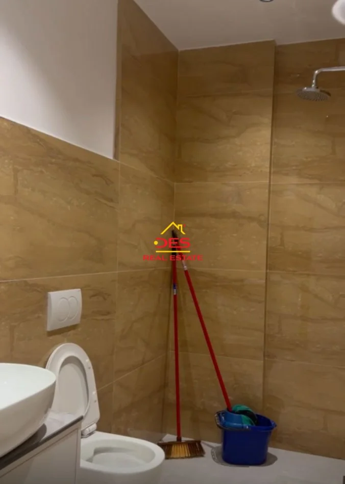 Vlore, jepet me qera apartament 1+1+Ballkon Kati 4, 70 m² 400 € (Rruga Sadik Zotaj)