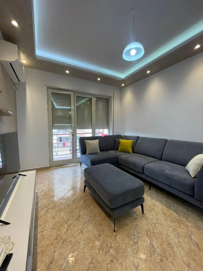 Tirane, jepet me qera apartament 2+1+Ballkon Kati 5, 100 m² 800 € (RRUGA DON BOSKO)