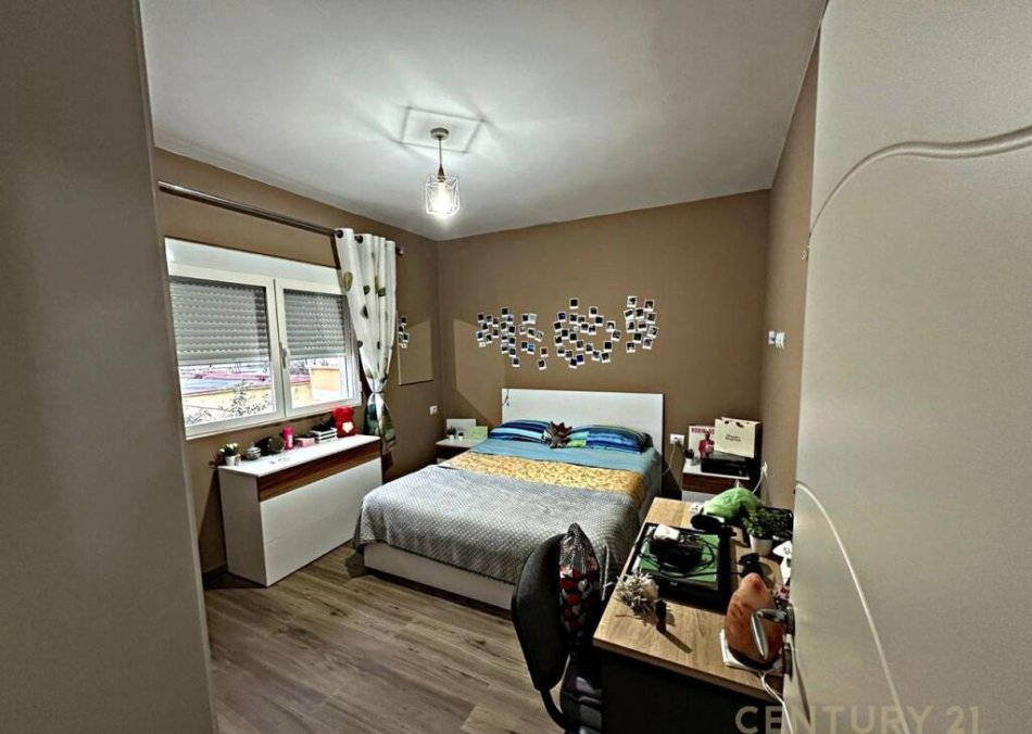 Tirane, jepet me qera apartament 3+1 Kati 2, 98 m² 600 € (DON BOSCO)