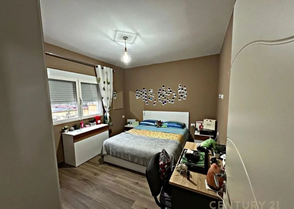 Tirane, jepet me qera apartament 3+1 Kati 2, 98 m² 600 € (DON BOSCO)