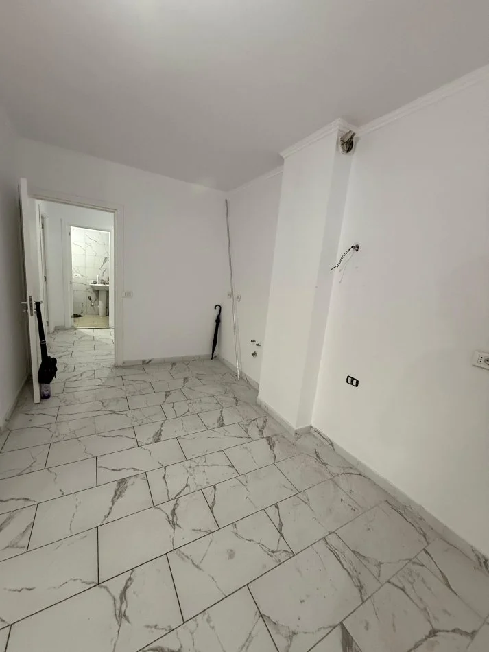 Tirane, shitet apartament 1+1+Ballkon Kati 5, 74 m² 163.000 € (Rruga Haxhi Hysen Dalliu, Stacioni Trenit)