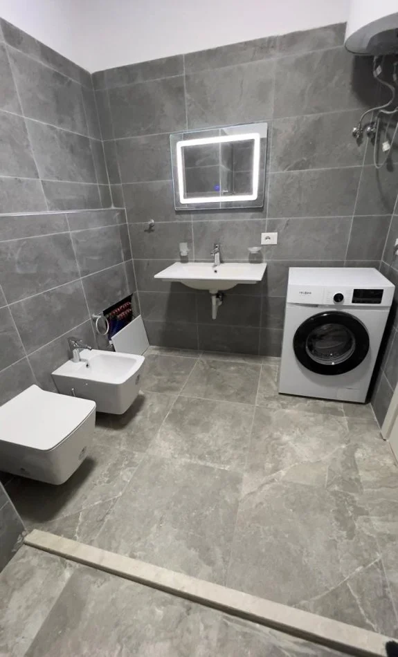 Tirane, jepet me qera apartament 2+1 Kati 9, 100 m² 550 € (Kompleks Grand Gallery)