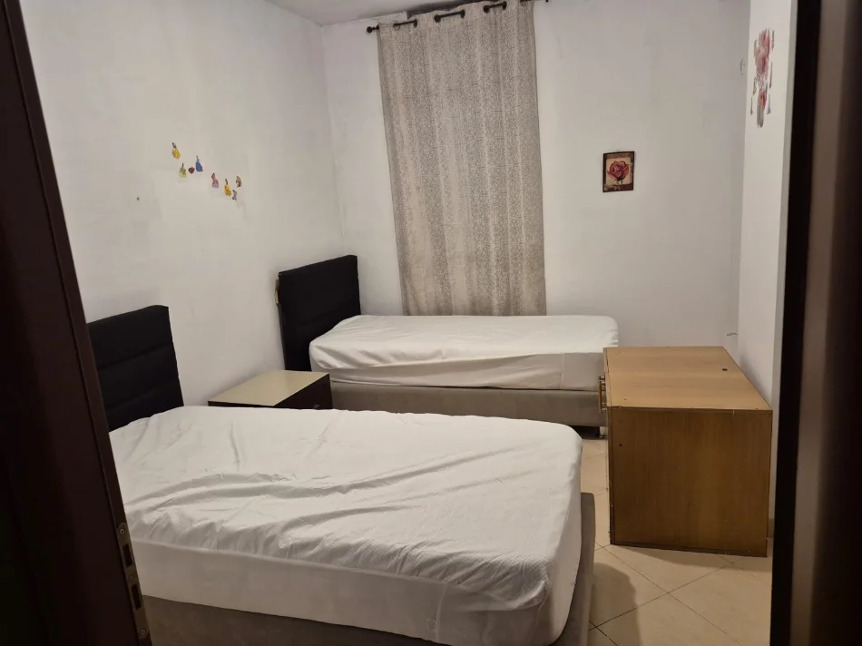 Tirane, jepet me qera apartament 2+1+Ballkon Kati 4, 72 m² 400 € (Prane 2 Palmave)