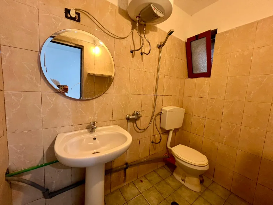 Tirane, jepet me qera garsonier 1+1 Kati 1, 28 m² 180 € (Rruga Mihal Grameno)