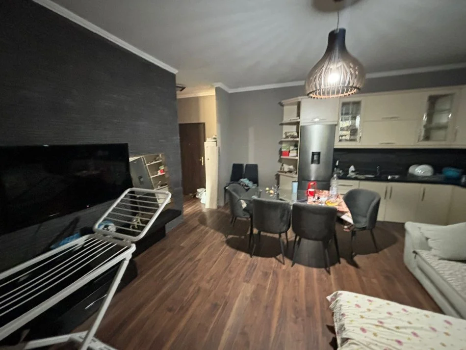 Tirane, jepet me qera apartament 1+1+Ballkon Kati 4, 80 m² 600 € (Rruga Dritan Hoxha)