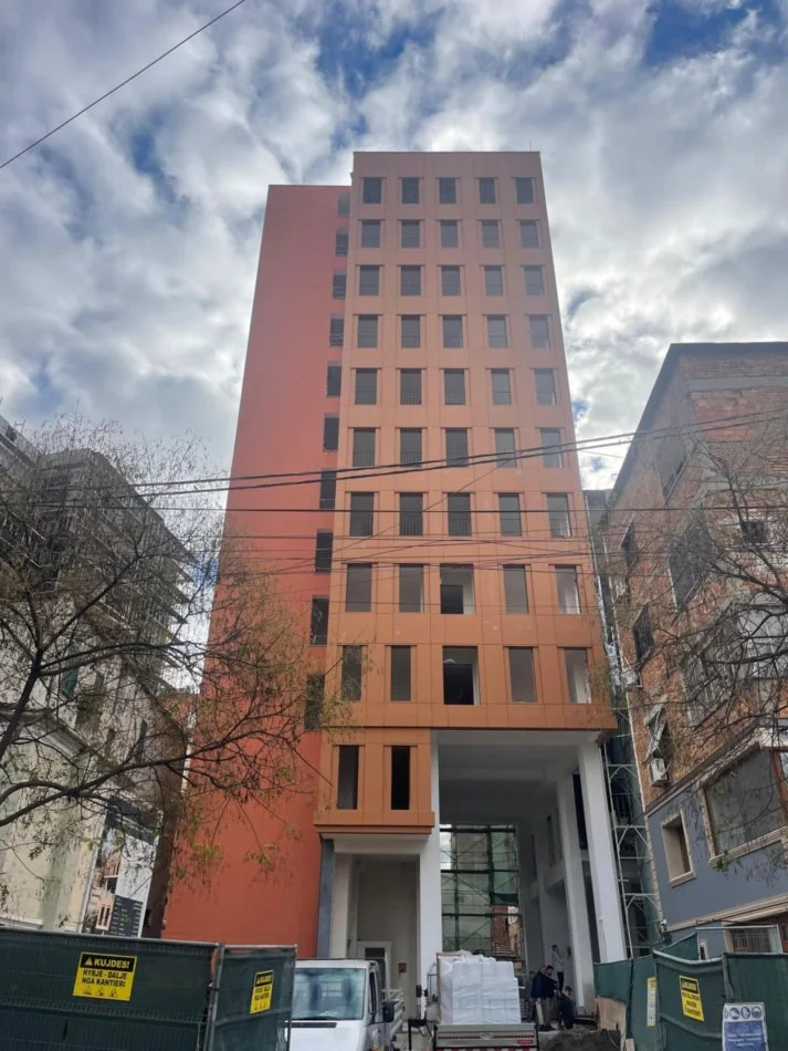 Tirane, shes apartament 3+1+Ballkon Kati 10, 128 m² 256.000 € (rruga qemal stafa , shkolla e kuqe)