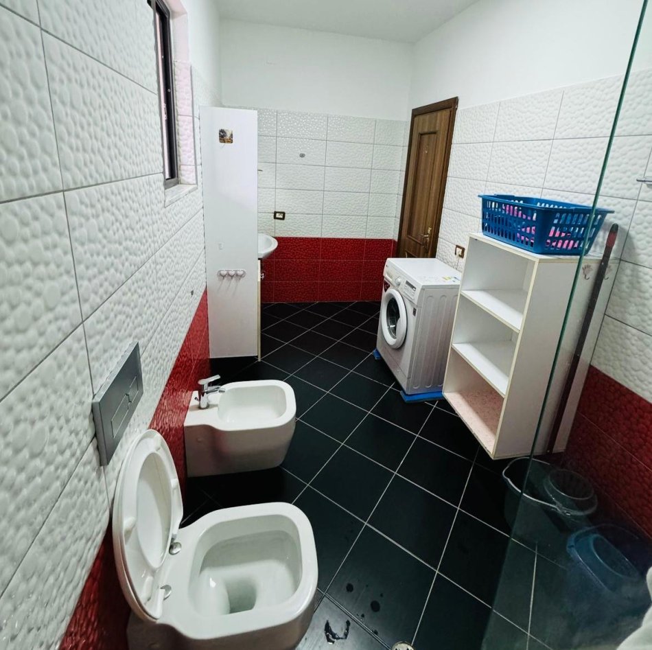 Tirane, jepet me qera apartament 2+1 Kati 2, 90 m² 500 € (Don Bosko)