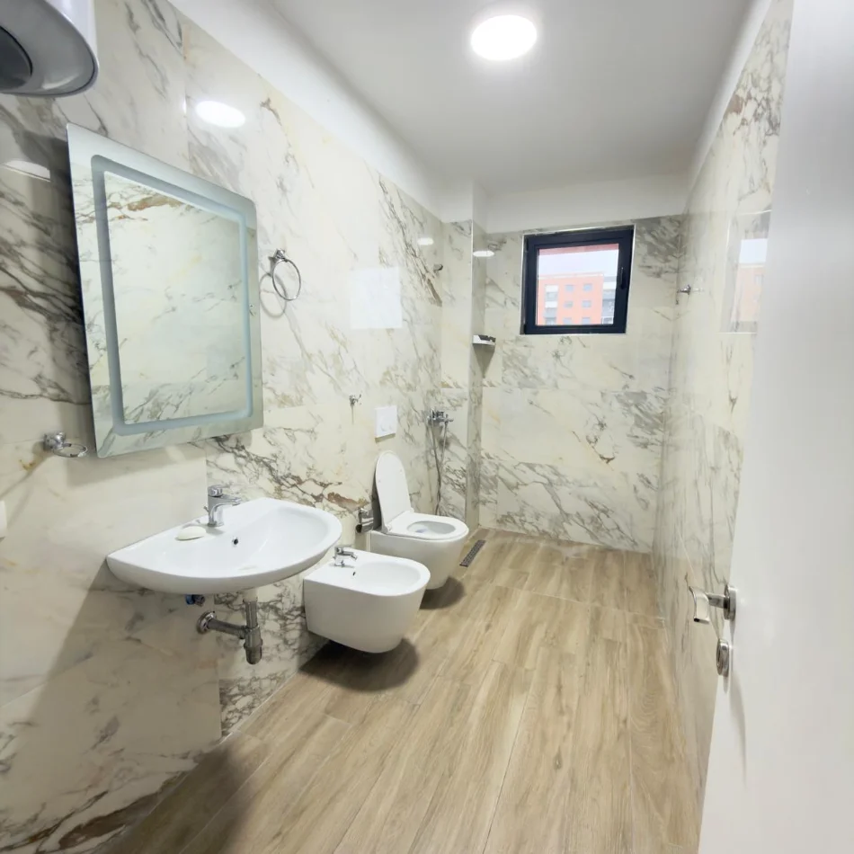 Tirane, jepet me qera apartament 2+1 Kati 2, 108 m² 600 € (Unaza e Re)