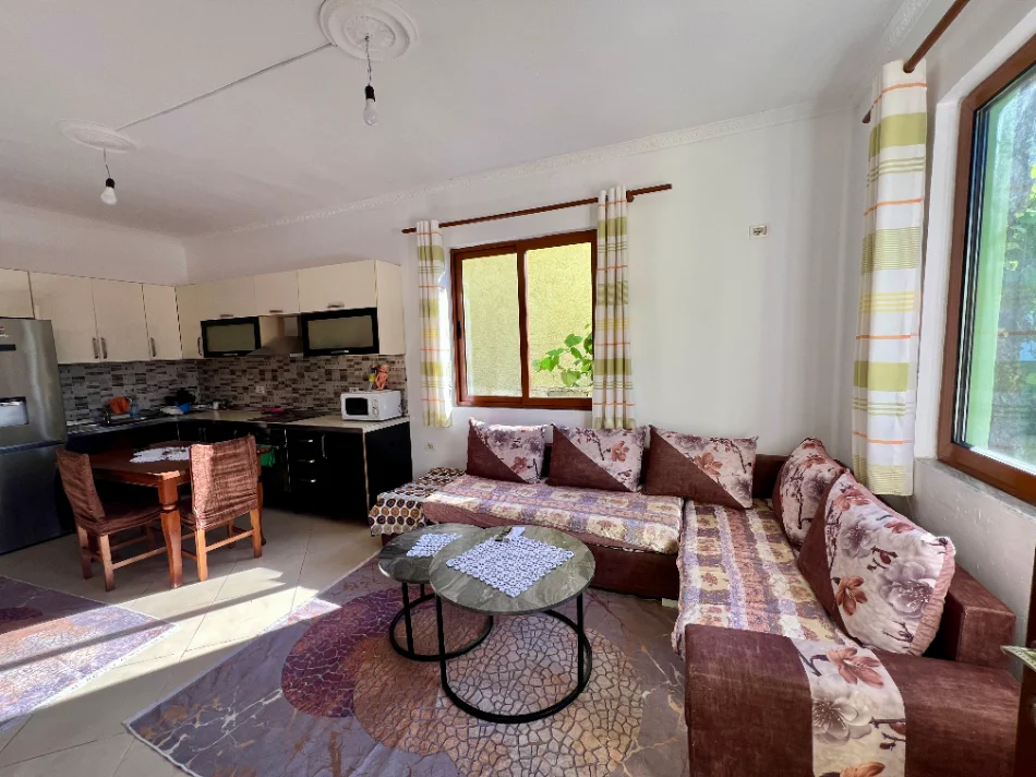 Tirane, jepet me qera shtepi 2+1 Kati 1, 80 m² 350 € (Unaza e madhe)