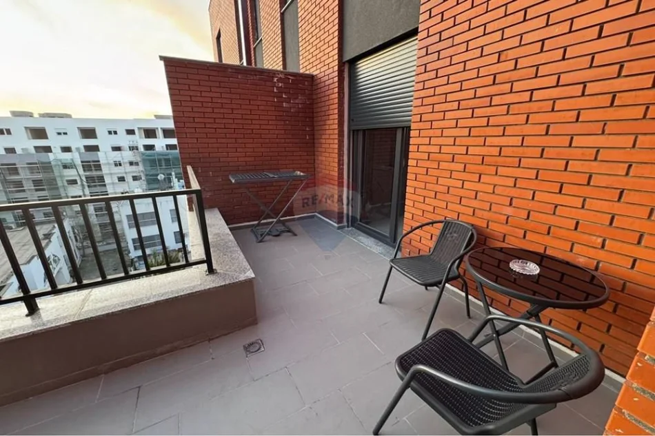 Tirane, jepet me qera apartament 1+1 Kati 5, 85 m² 400 € 