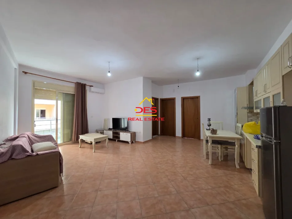 Vlore, jepet me qera apartament 2+1+Ballkon Kati 2, 90 m² 400 € (Rruga Sazani)