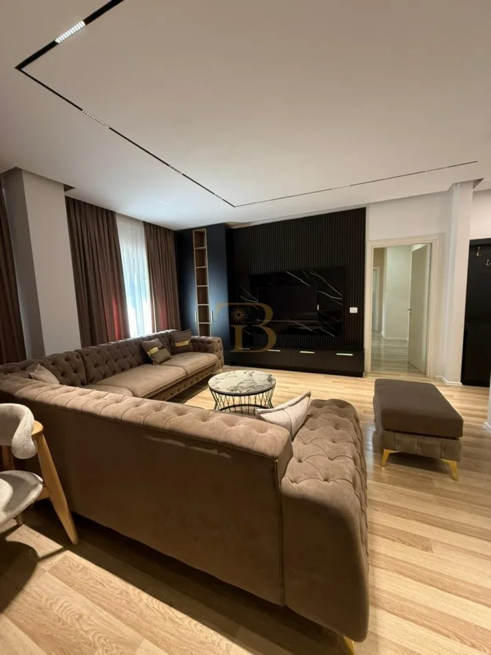 Tirane, jepet me qera apartament 1+1 Kati 4, 130 m² 1.200 € 