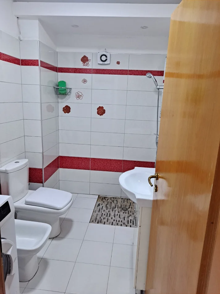 Tirane, jepet me qera apartament 2+1 Kati 3, 85 m² 580 € (Ish Restorant Durresi)