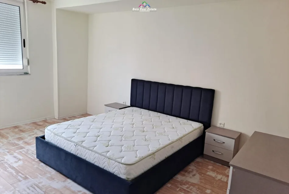 Tirane, jepet me qera apartament 2+1 Kati 3, 85 m² 580 € 