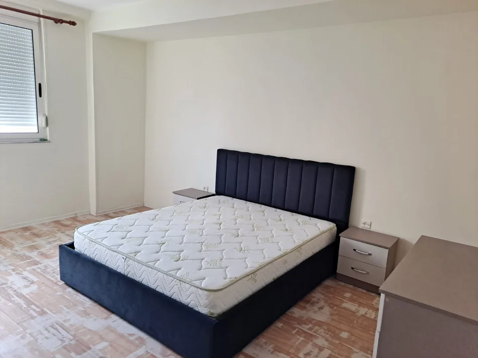 Tirane, jepet me qera apartament 2+1 Kati 3, 85 m² 580 € (Ish Restorant Durresi)