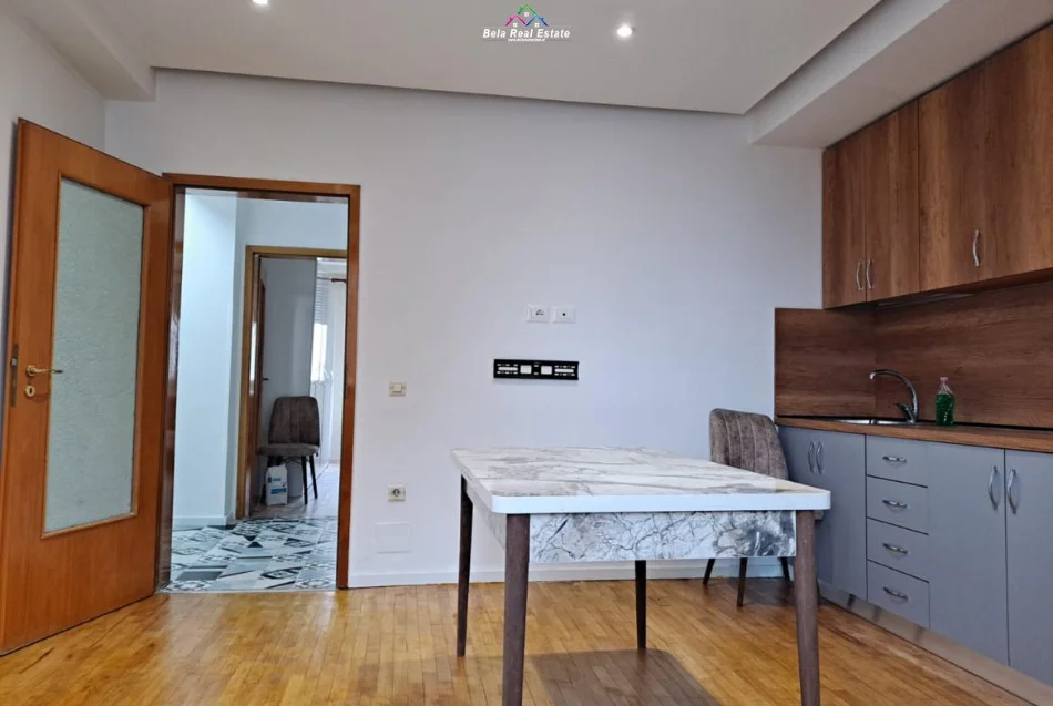 Tirane, jepet me qera apartament 2+1 Kati 3, 85 m² 580 € 