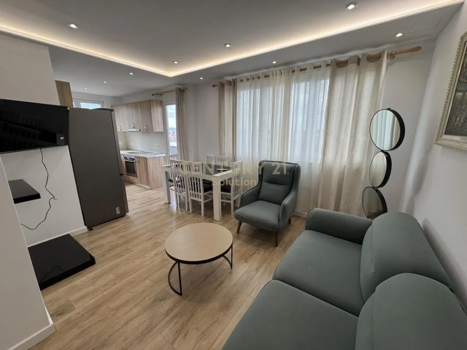 Tirane, jepet me qera apartament 2+1+Ballkon Kati 4, 84 m² 600 € (Rruga e Dibres)