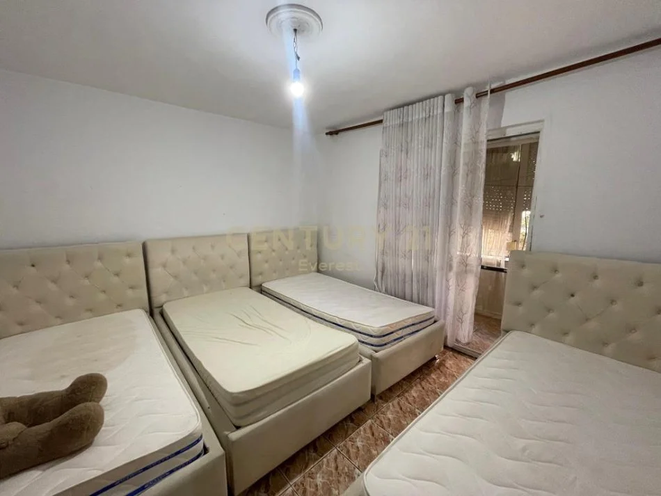 Tirane, jepet me qera apartament 2+1+Ballkon Kati 1, 75 m² 550 € (Brryli)