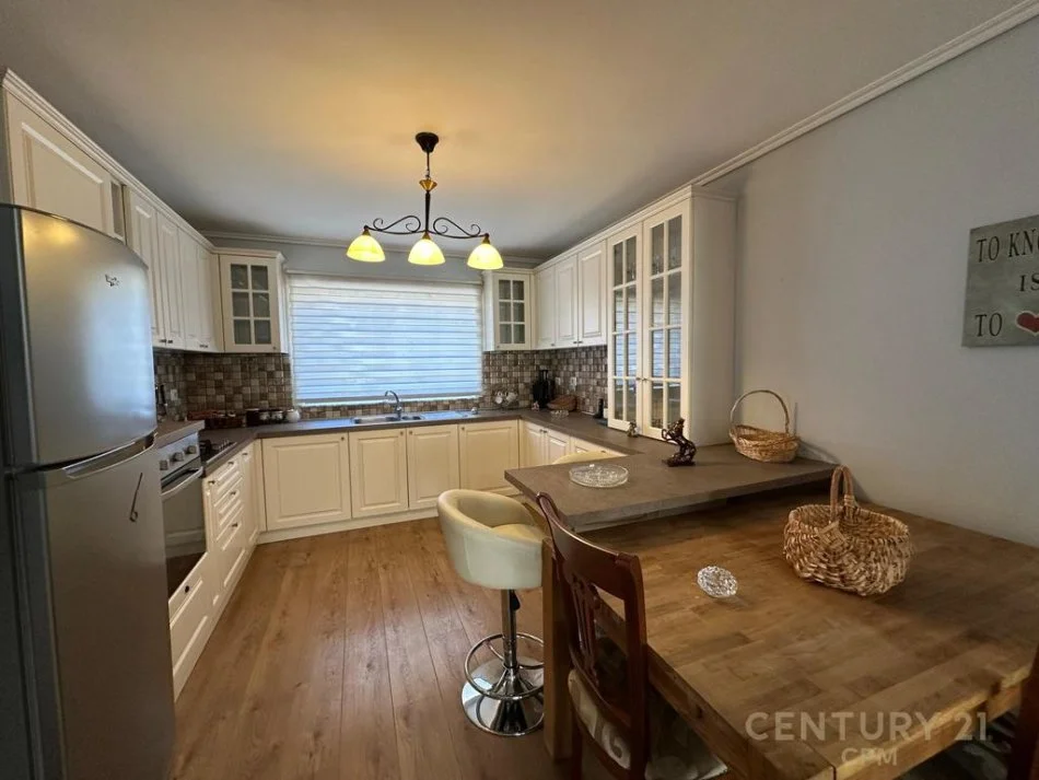 Tirane, shes apartament 2+1 Kati 5, 90 m² 135.000 € (zonen e oxhakut)