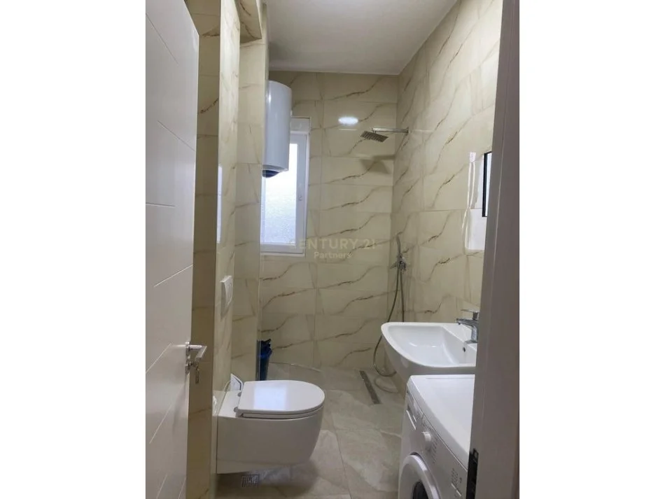 Tirane, shes apartament 1+1 Kati 4, 60 m² 75.000 € (fresku)