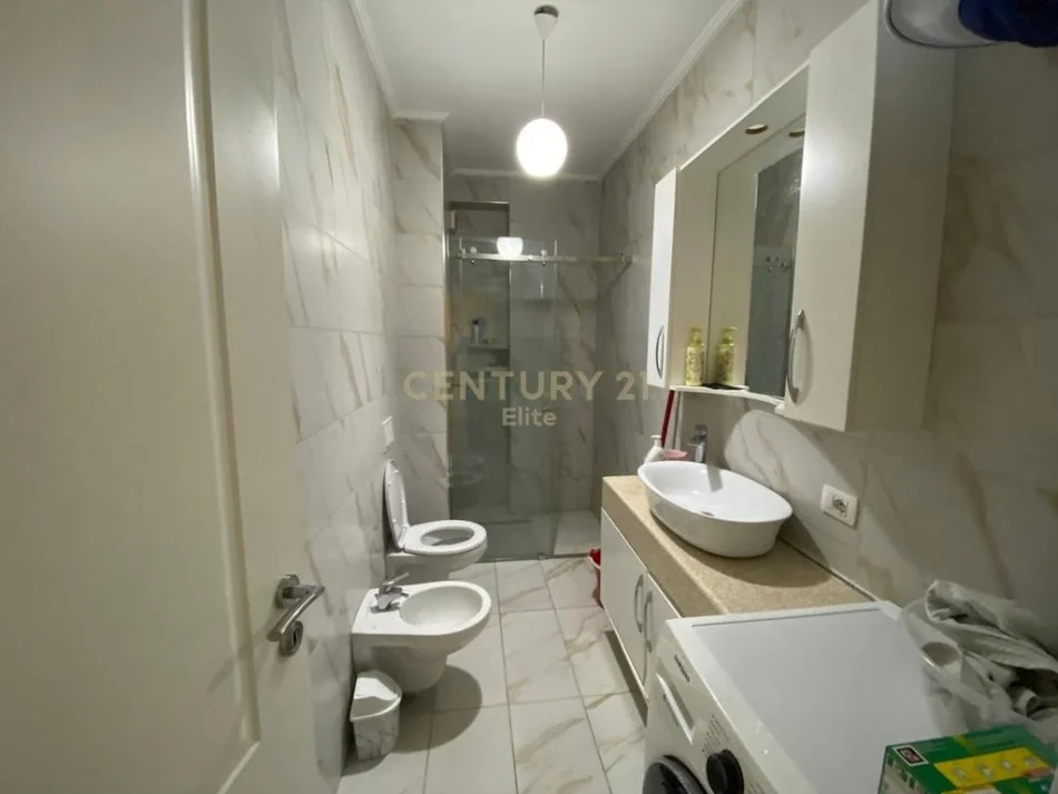 Vlore, shes apartament 1+1 Kati 8, 87 m² 158.000 € (Rruga 5 maji)